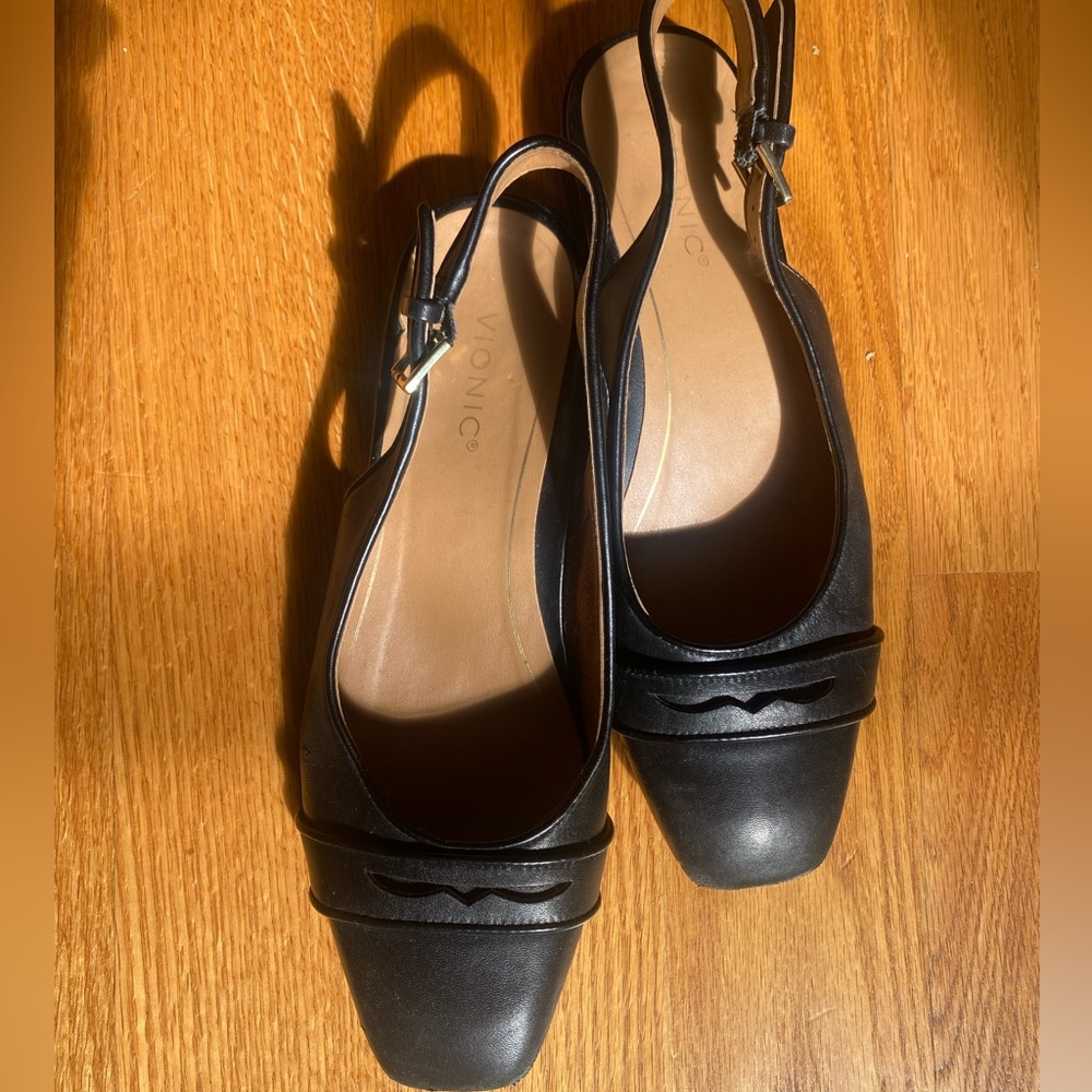 Vionic Women's Black Slingback Flats